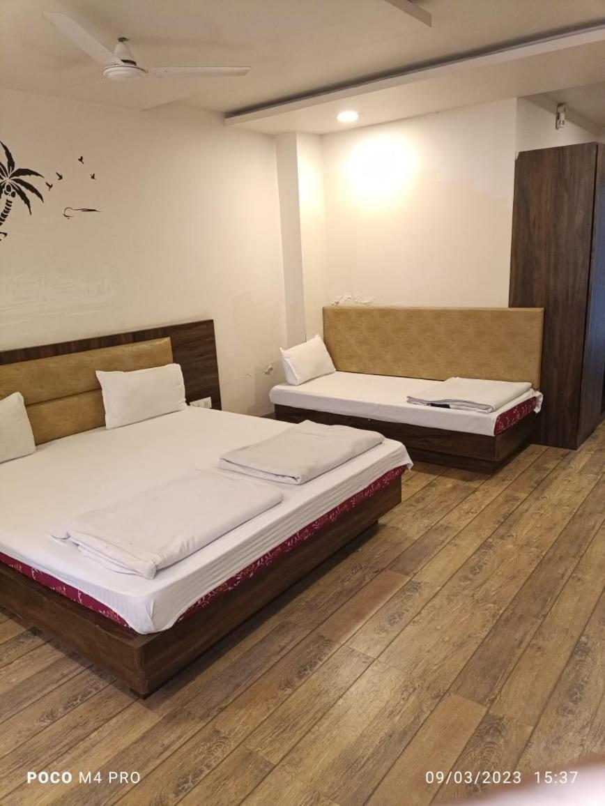 Hotel Shri Vardhan Ujjain Buitenkant foto
