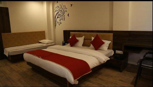 Hotel Shri Vardhan Ujjain Buitenkant foto